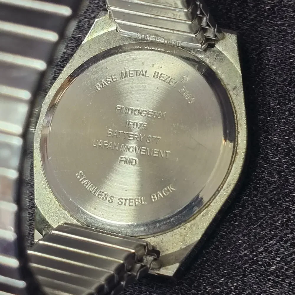 Vintage Japan Movement Metal Bezel Silver Stretch Band Analog Watch